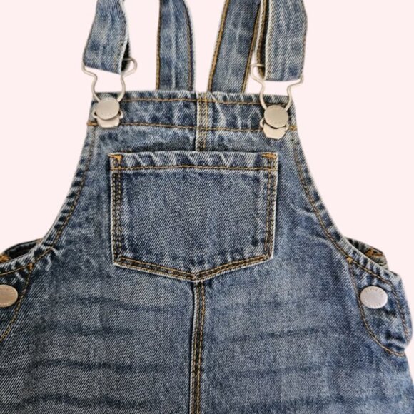 DENIM CO. Frayed Hem Classic Denim Overall Jumper Dress Girls Size 6-9 months - Picture 3 of 4